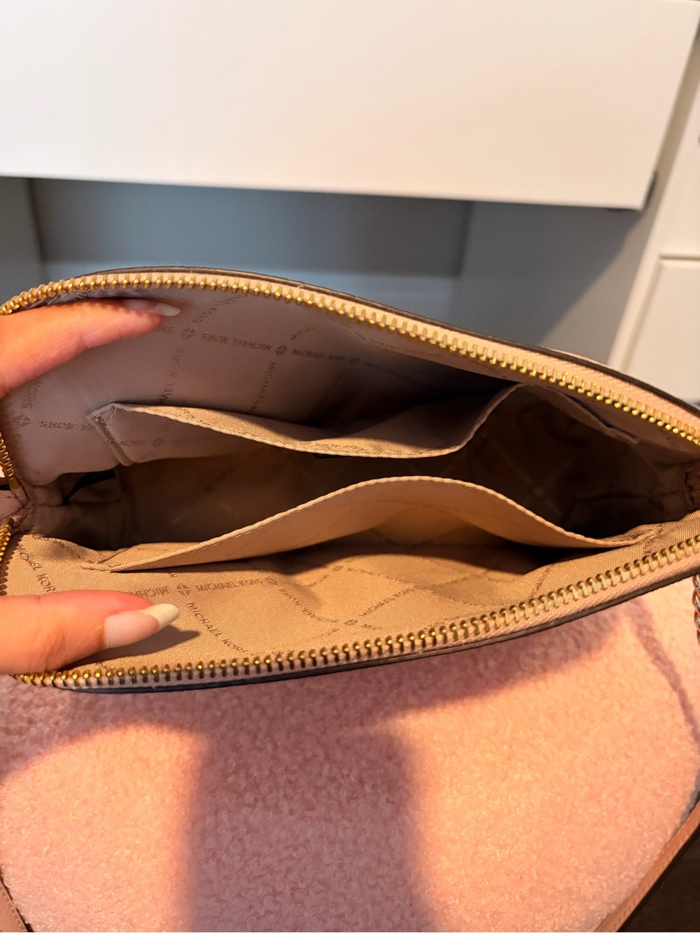 Michael Kors Pink Signature Logo Crossbody with Gold Hardware - Picture 7 of 7